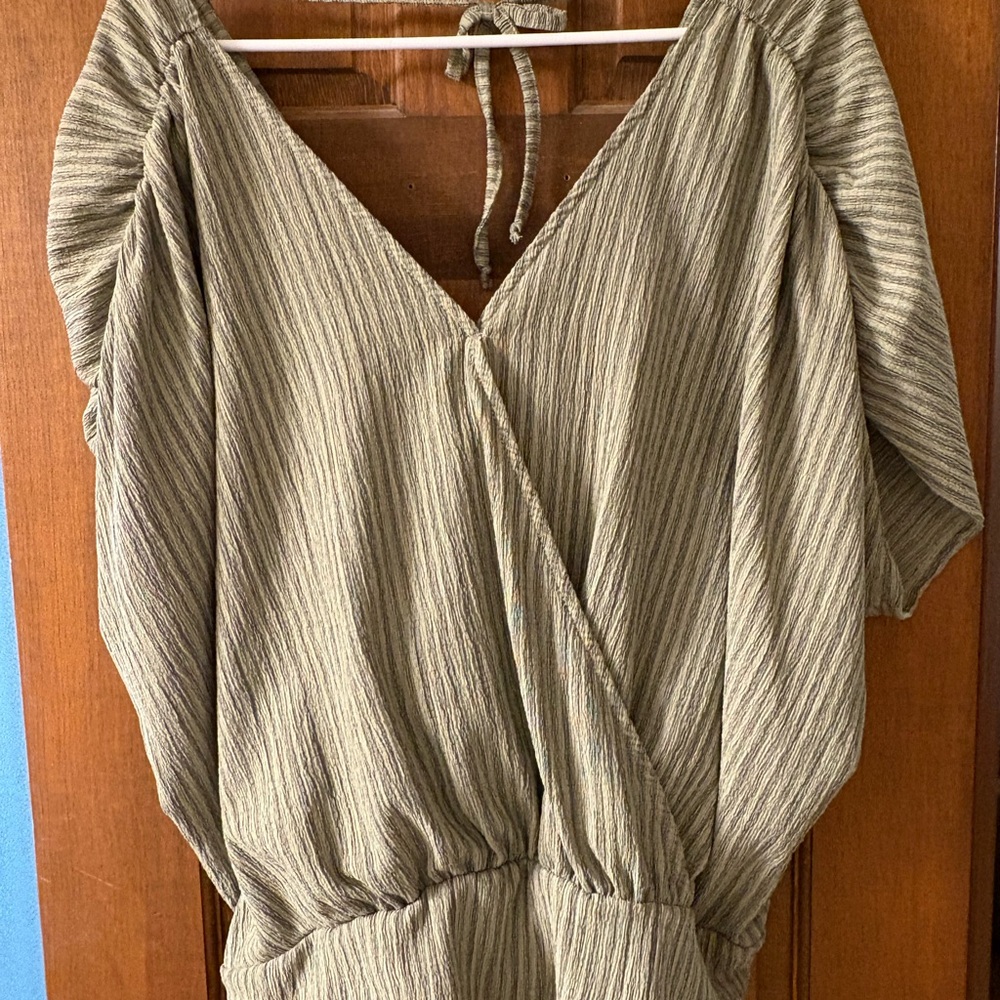 Willow Root V-Neck Textured Blouse